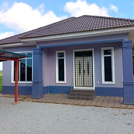 Ummi'S Homestay Kuala Besut Kampong Baru Esterno foto