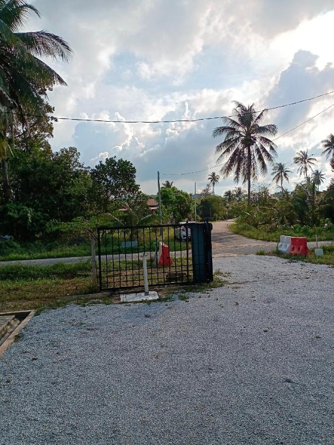 Ummi'S Homestay Kuala Besut Kampong Baru Esterno foto