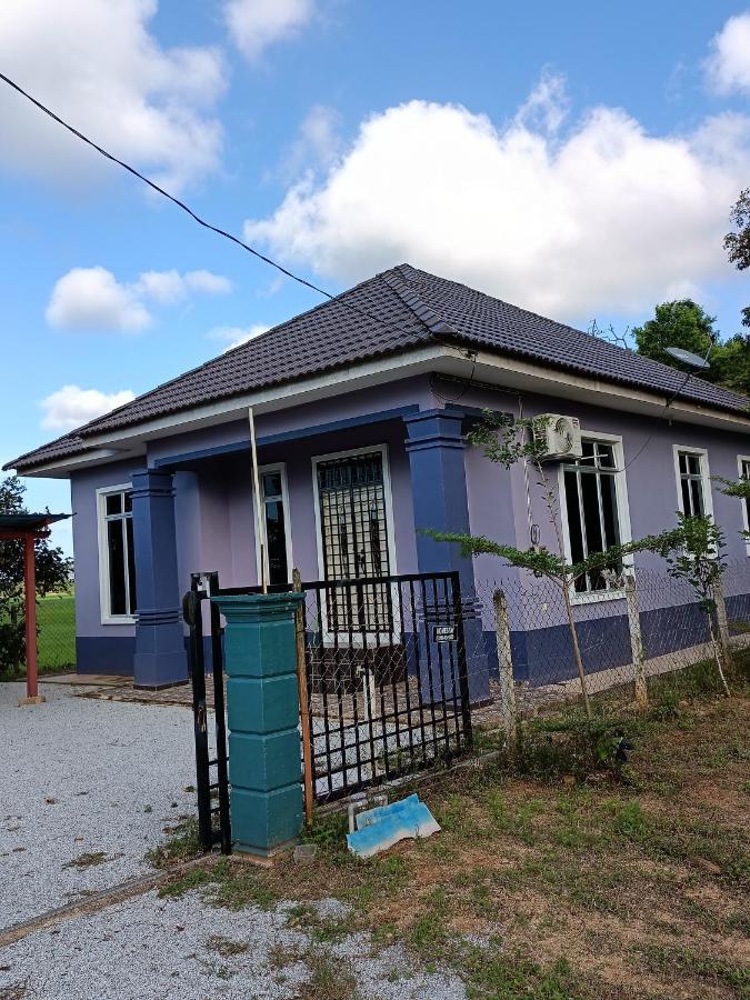 Ummi'S Homestay Kuala Besut Kampong Baru Esterno foto