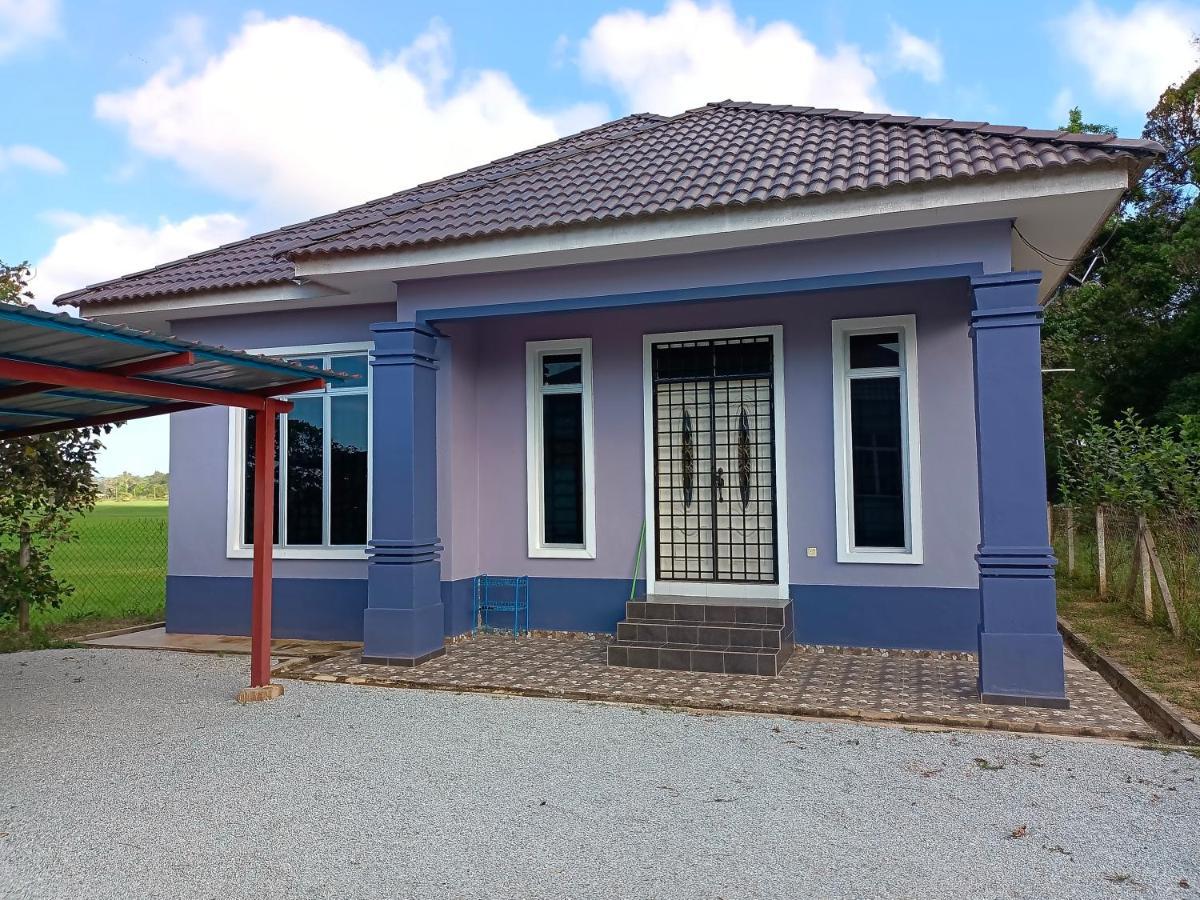 Ummi'S Homestay Kuala Besut Kampong Baru Esterno foto