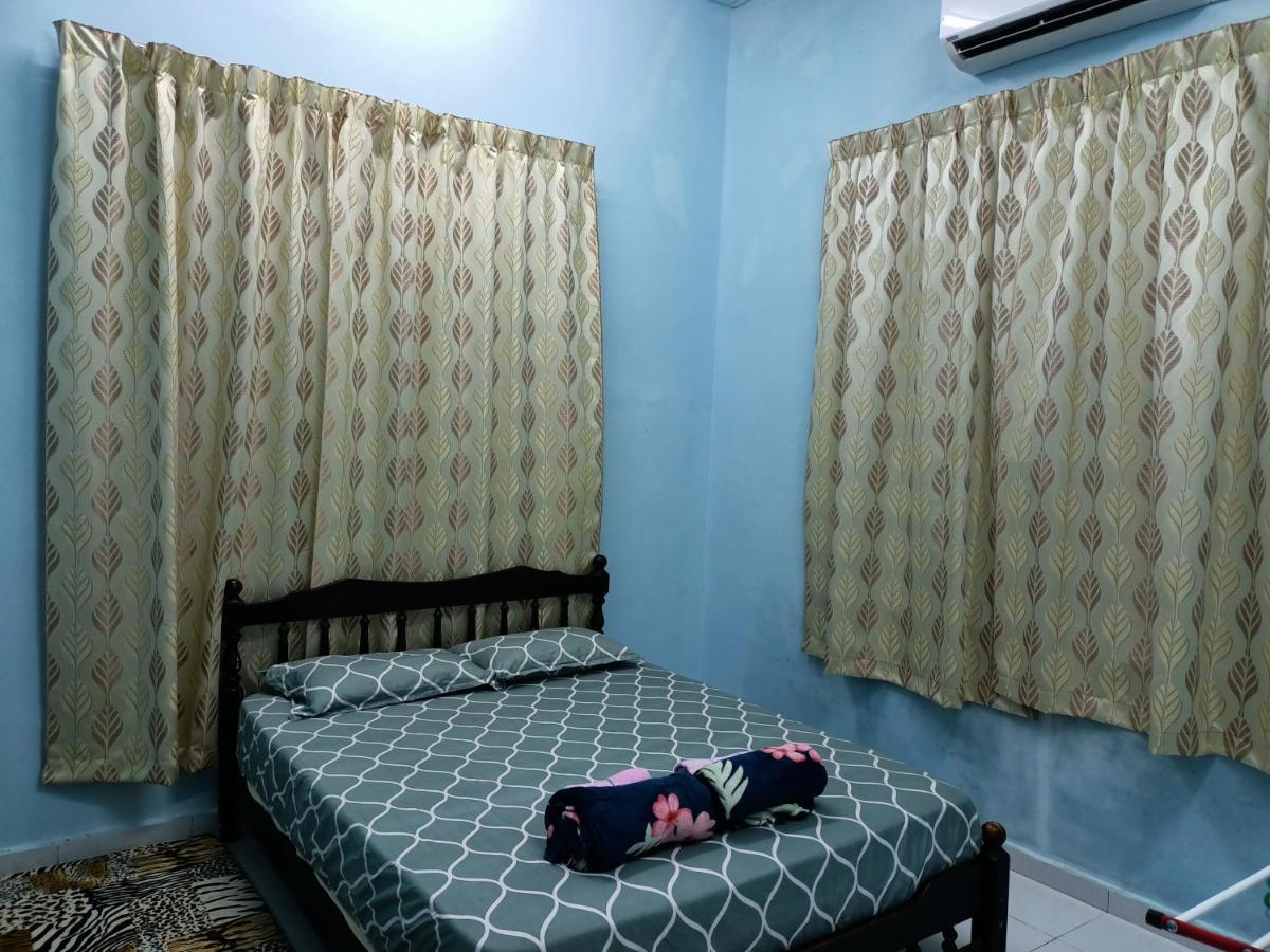 Ummi'S Homestay Kuala Besut Kampong Baru Esterno foto