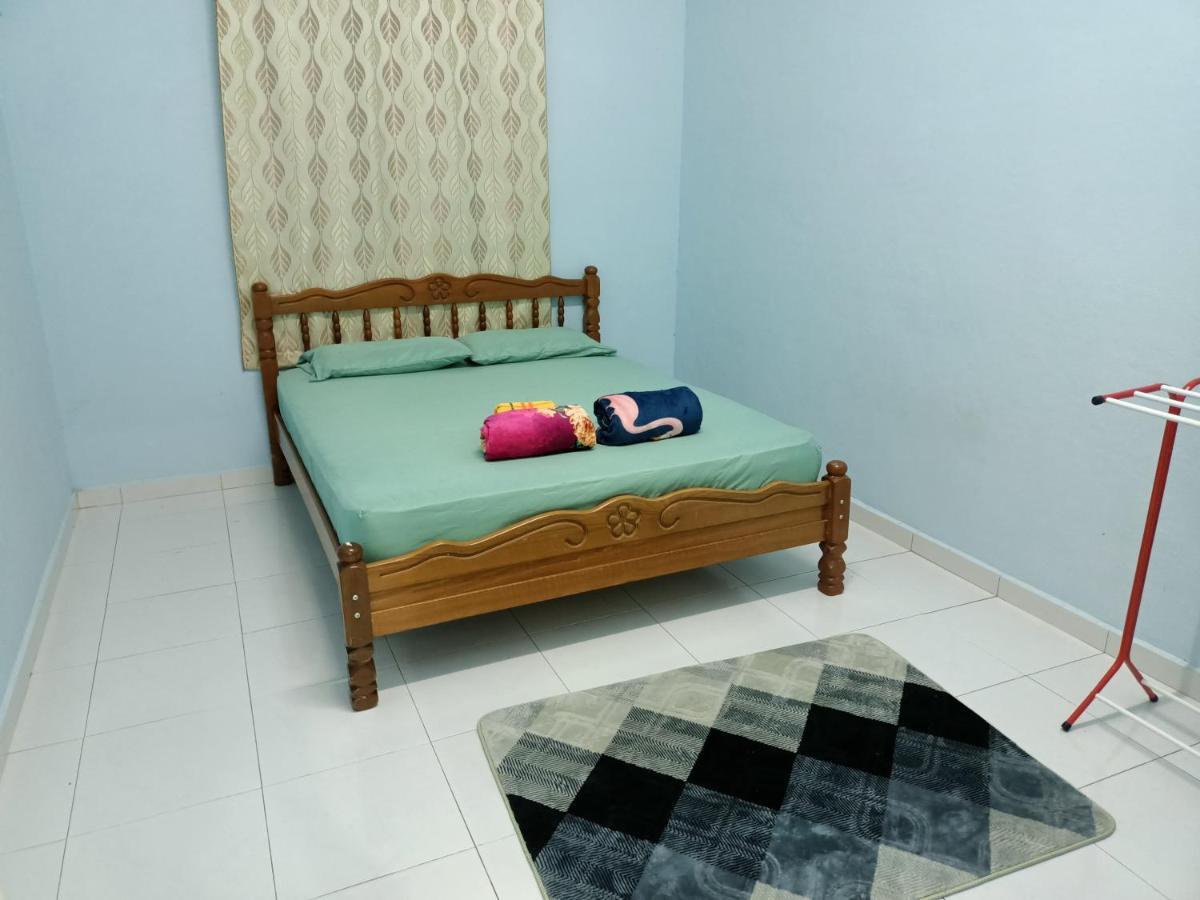 Ummi'S Homestay Kuala Besut Kampong Baru Esterno foto